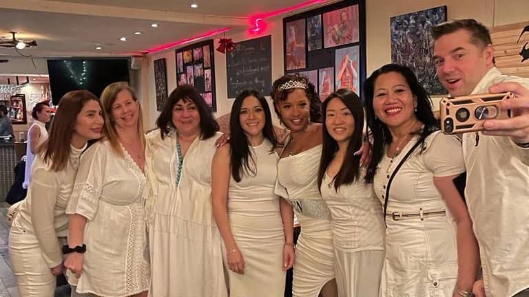 WHITE DINNER WITH DANCING