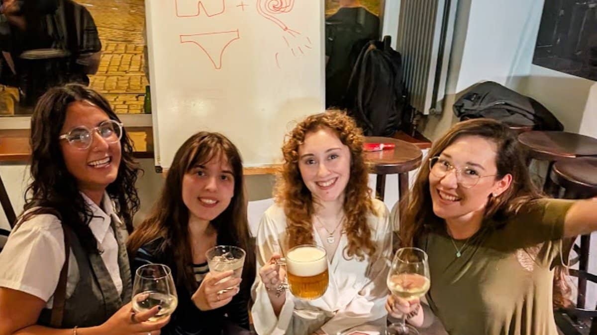 Decoders 🙈🤣 Word-Guessing Games & Socializing🍻