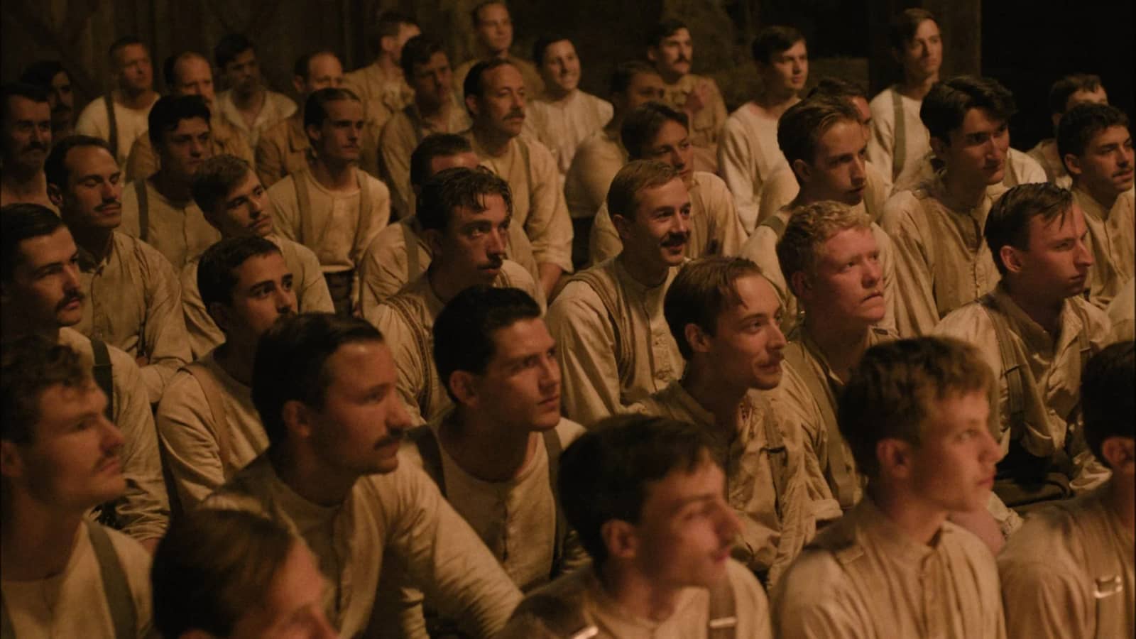 Expat Cinema: Meet-up | Coward with English subs & network drinks