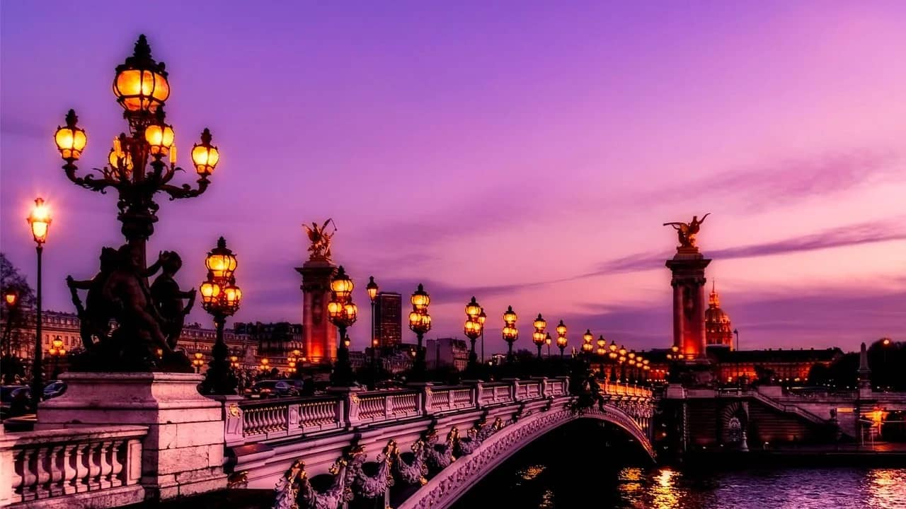 Randonnée Paris by Night : Découvrez les secrets de Paris sous les étoiles !