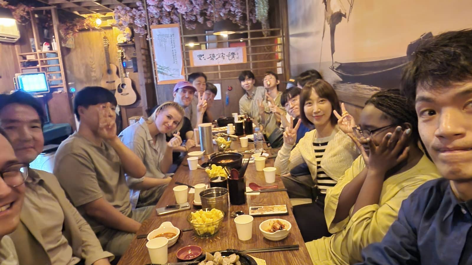 1:1 or 2:2 Eng&Kor Language Exchange in Hapjeong합정 한국어 영어 언어교환 모임