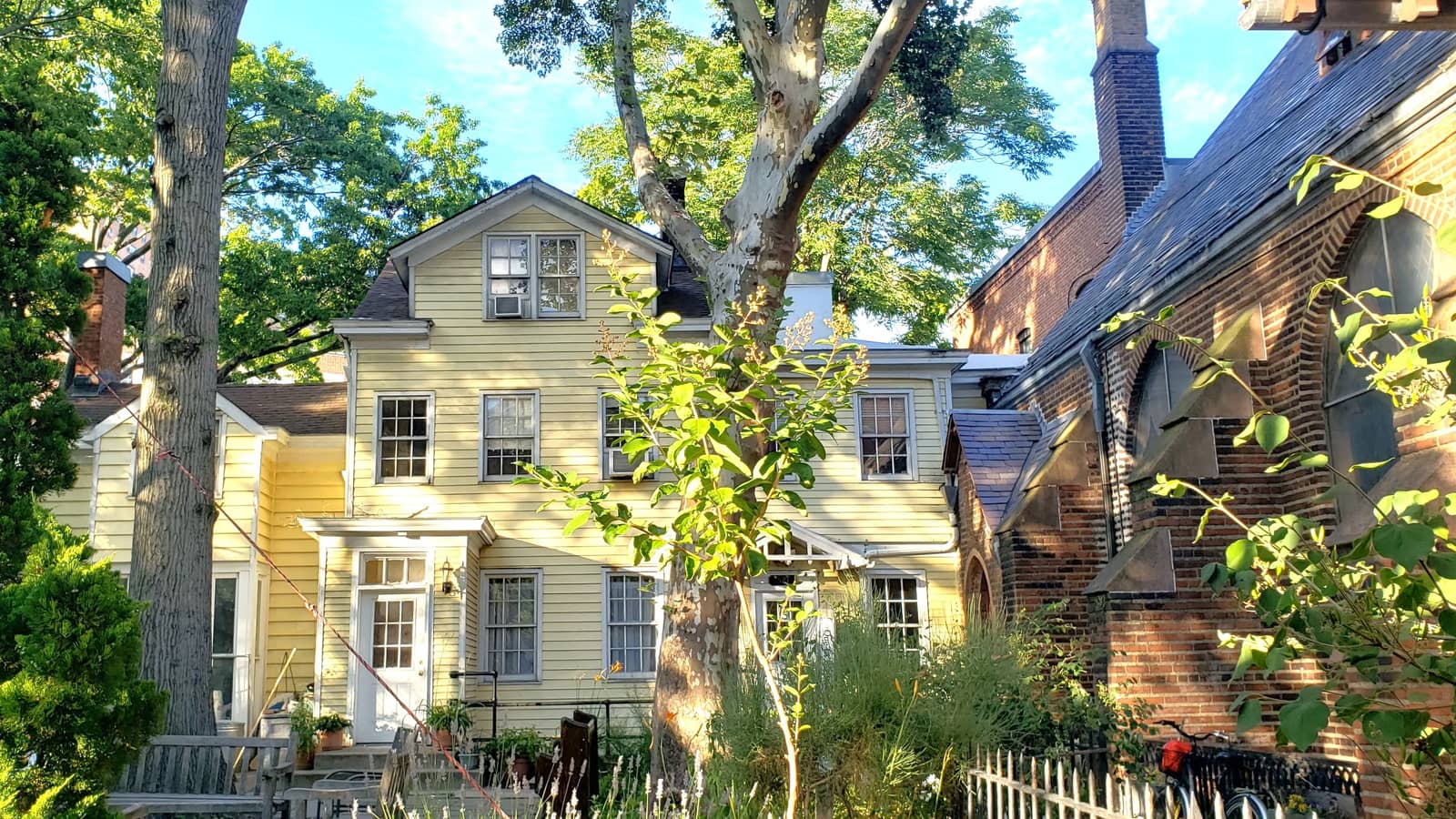 Strange and Quirky Manhattanville with Optional Live Music on the Hudson River