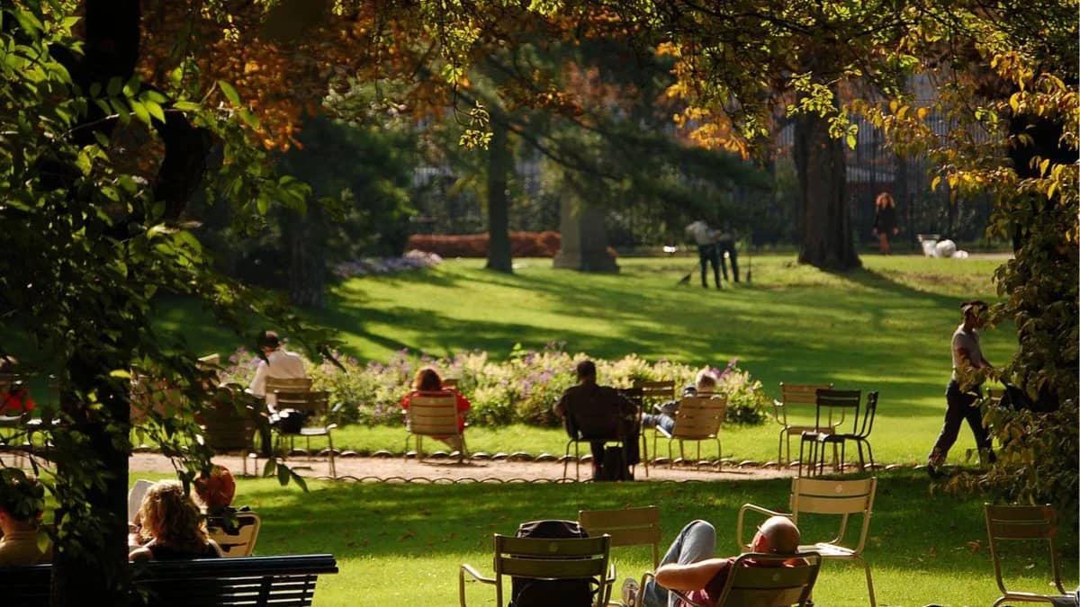 What Are You Reading Right Now? Books, Talk, Fresh Air
