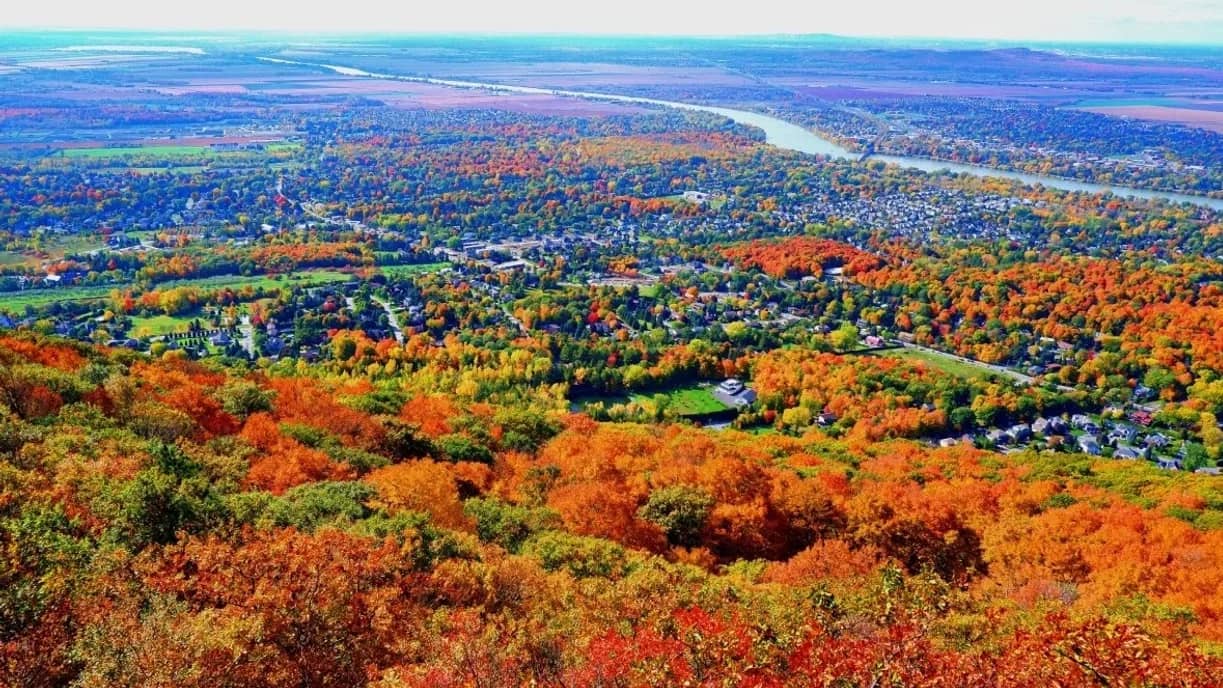 Foliage Hike - Mont Saint-Hilaire🍁