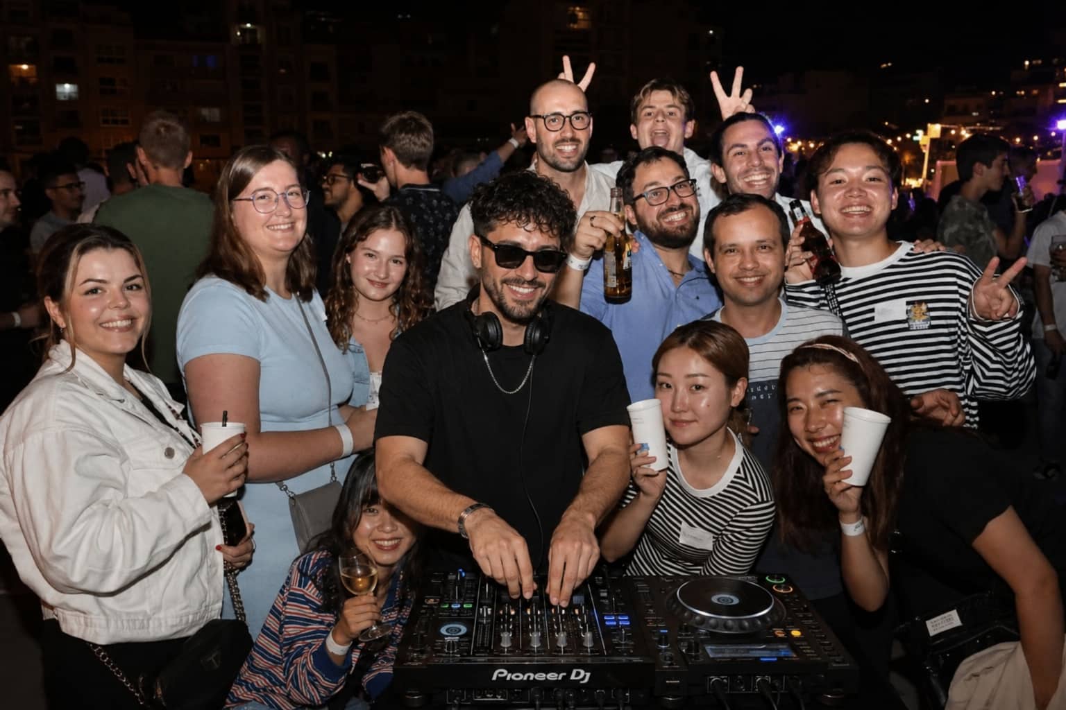 THE BIGGEST DJ SESSION PARTY 🎧 & HAPPY HOUR + La Fira (FREE)