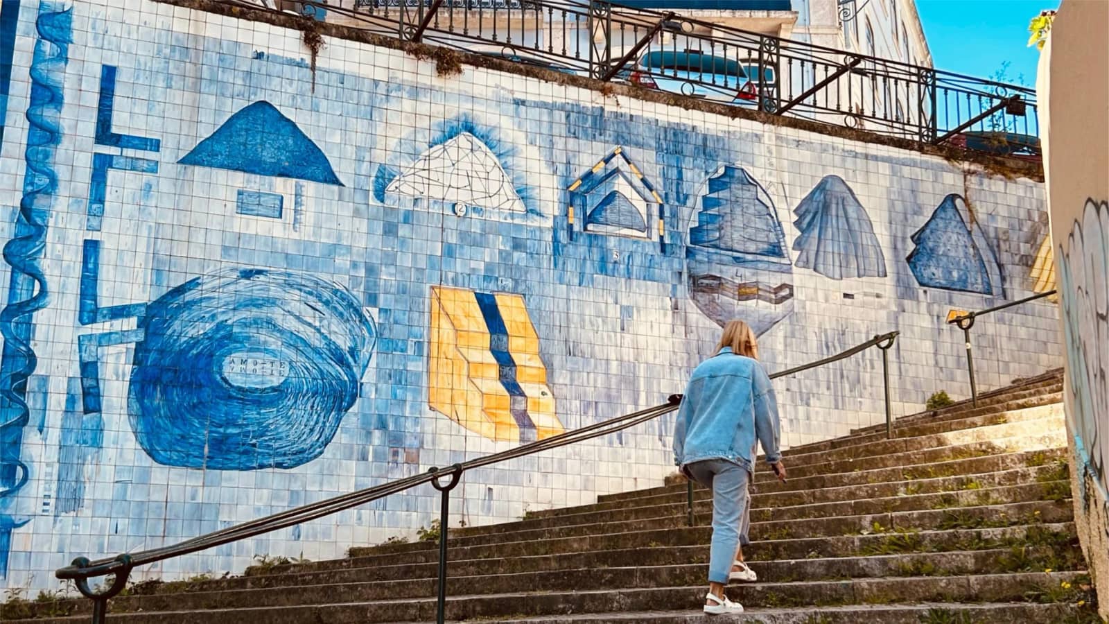 Lisbon Azulejos Art Scavenger Tour