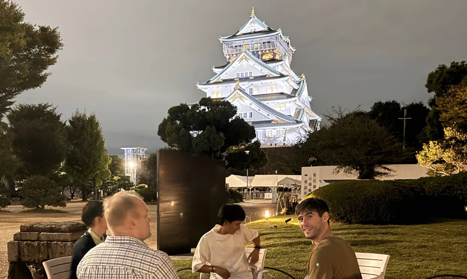 Make It a Night to Remember in Osaka 🌙🏯
— Snacks, New Friends & Osaka Castle —