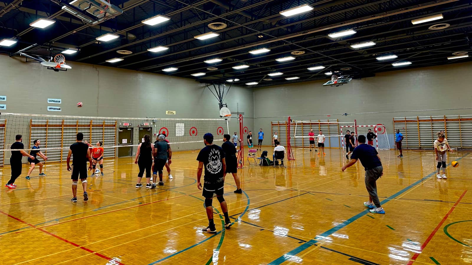 🏐2 COURTS VOLLEYBALL - Thursday 730 - 930 PM Jeudi - ECOLE DES METIERS $13
