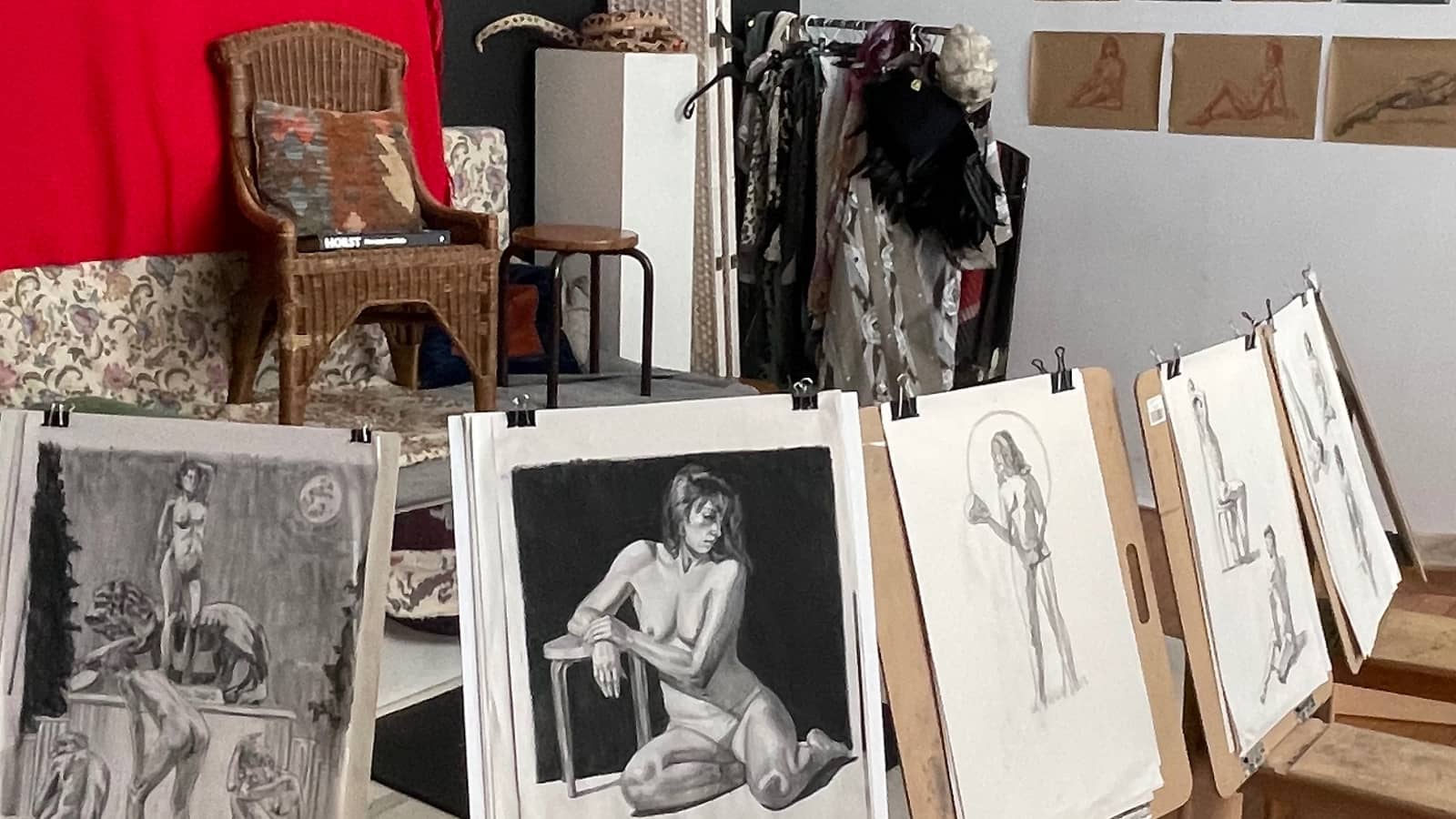 Figure drawing quick poses (5-20')
