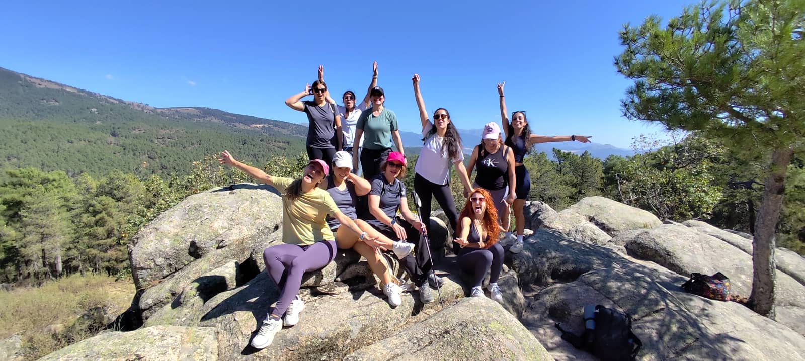 🌿Senderismo suave + yoga + picnic.  Sábado 17 de octubre. Solo mujeres