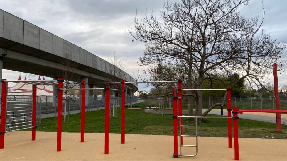 Outdoor Bodyweight Training at the BARZFLEX Workout Park in Vienna