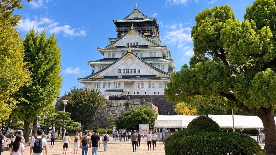 Morning Walk & Breakfast at Osaka Castle!