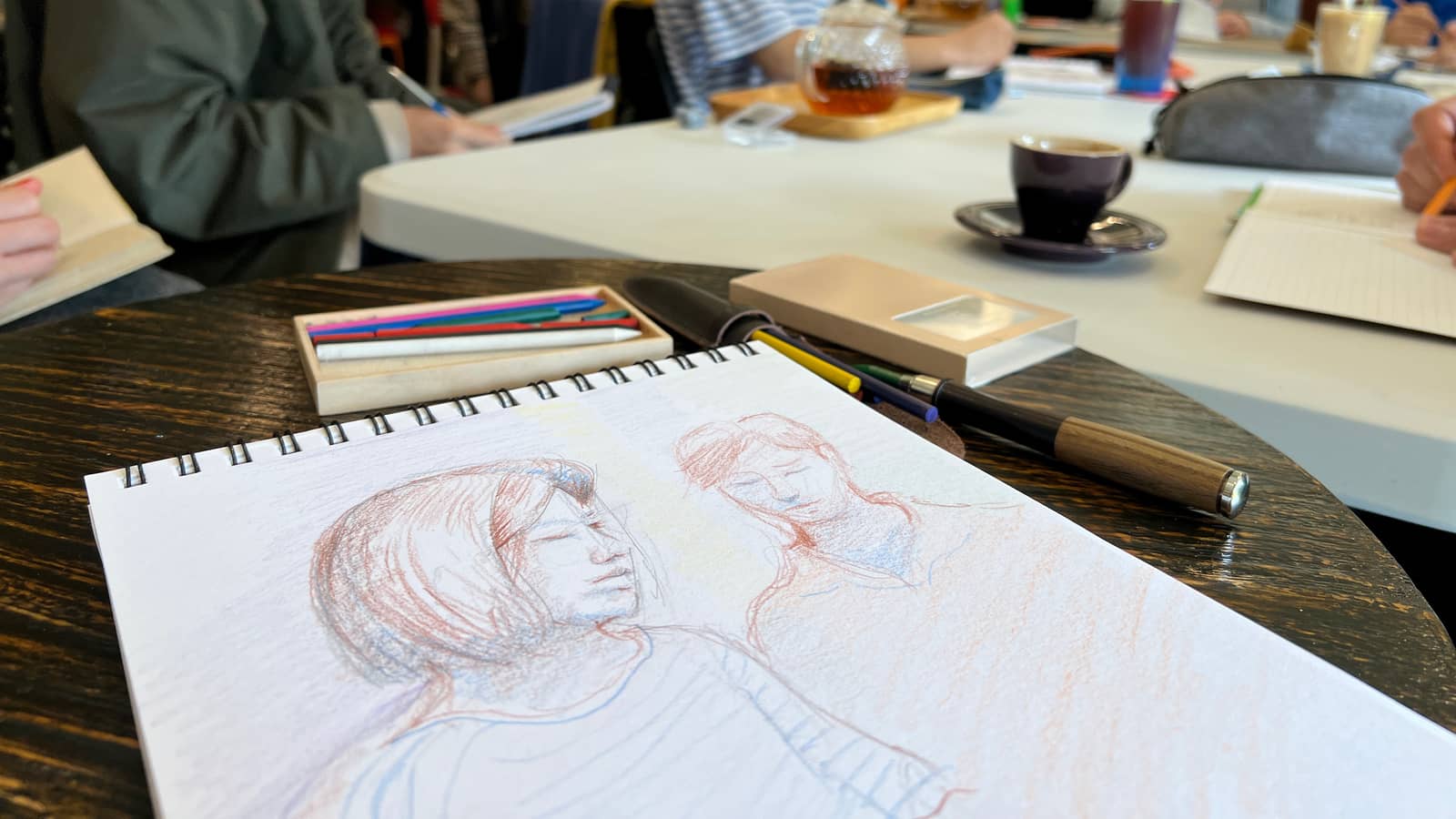 People drawing people