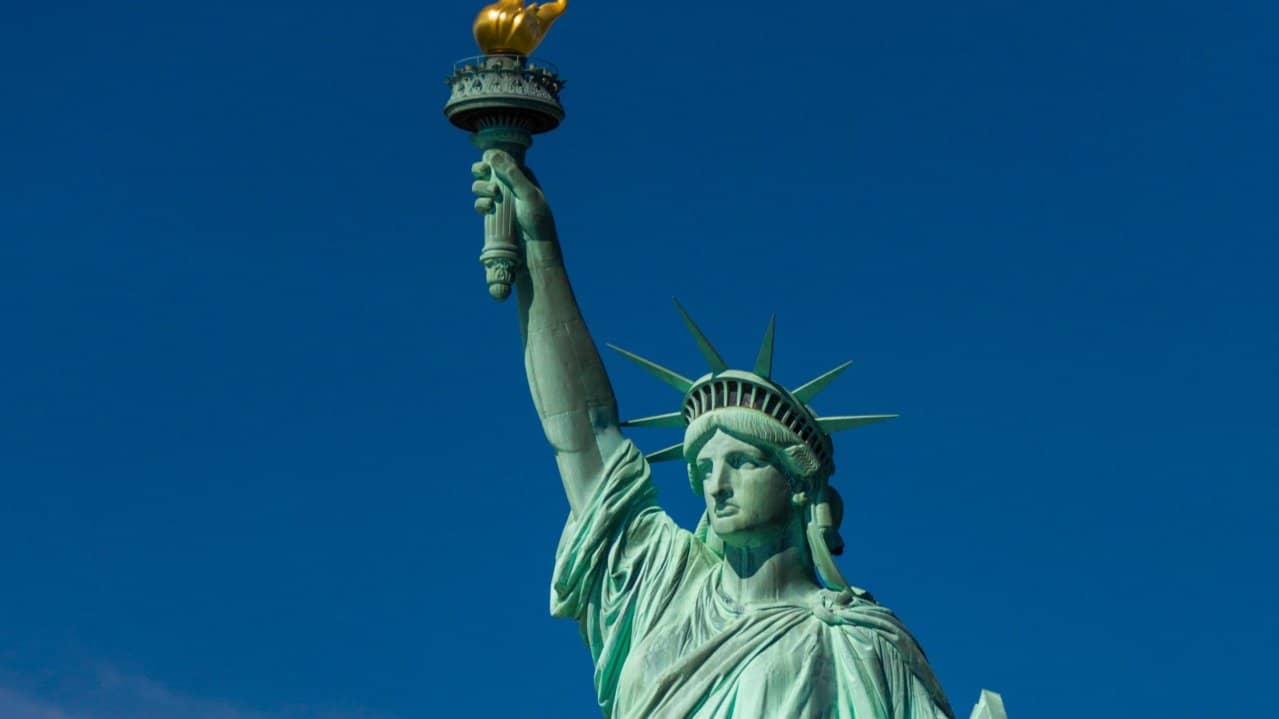 Guided Little Italy to Lil Island & Statue of Liberty Paddle!