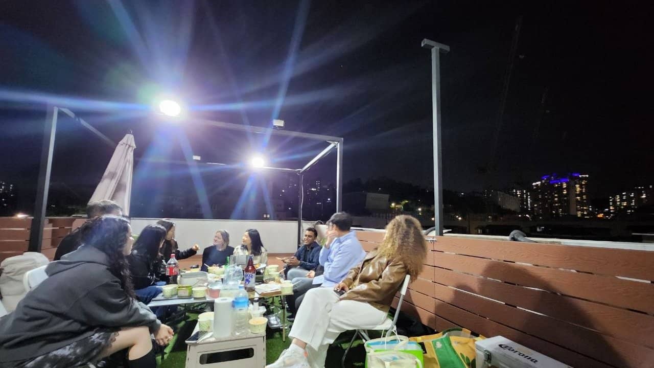 Shall We Cook, Chat, Camp on a rooftop in central Seoul? K-BBQ Party+Buldak! 🔥