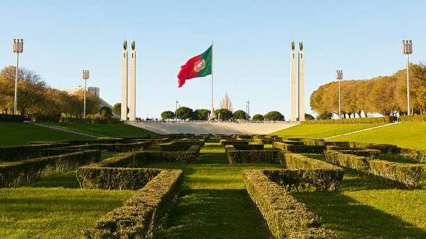 Lisbon Ladies' Dinners: Monthly Summer Picnic
