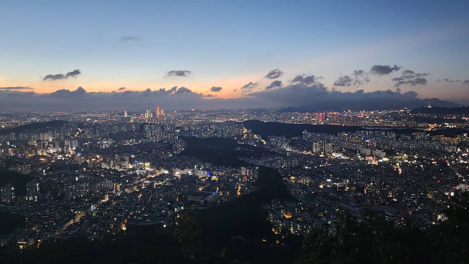 (Sunset) Views in downtown Seoul -Gwanaksan