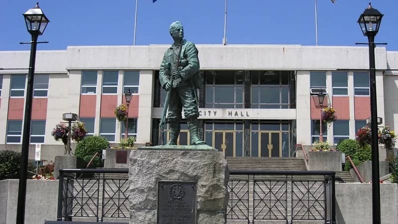 REMEMBRANCE DAY - NEW WESTMINSTER - Cenotaph