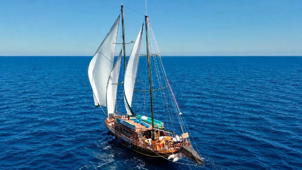 PIRATE BOAT EXPERIENCE ⛵🌊  UNLIMITED DRINKS 🍹
