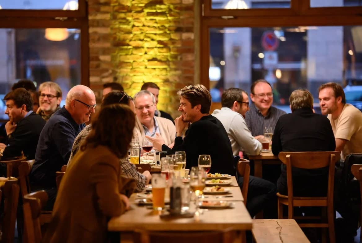 Casual Stammtisch – Drink & Chat (40+)
