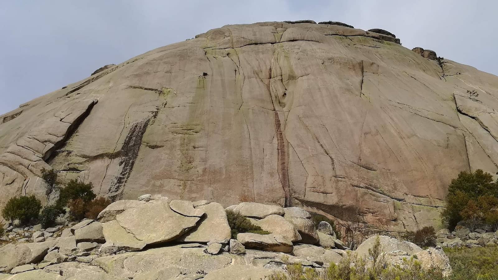 CIRCULAR BRUTAL POR LA PEDRIZA CON ASCENSO AL YELMO. 
NIVEL ALTO