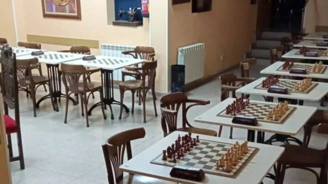 Miércoles 19h: Torneo gratuito Ajedrez. Wednesday 7 PM: Free Chess Tournament.