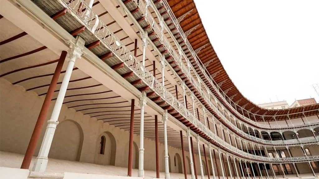 Guided commentary, not guided tour, of the beti jai fronton