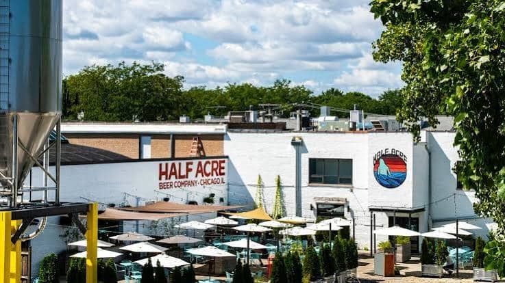Burgers and Beer: A Friendly Walk through Ravenswood’s Malt Row