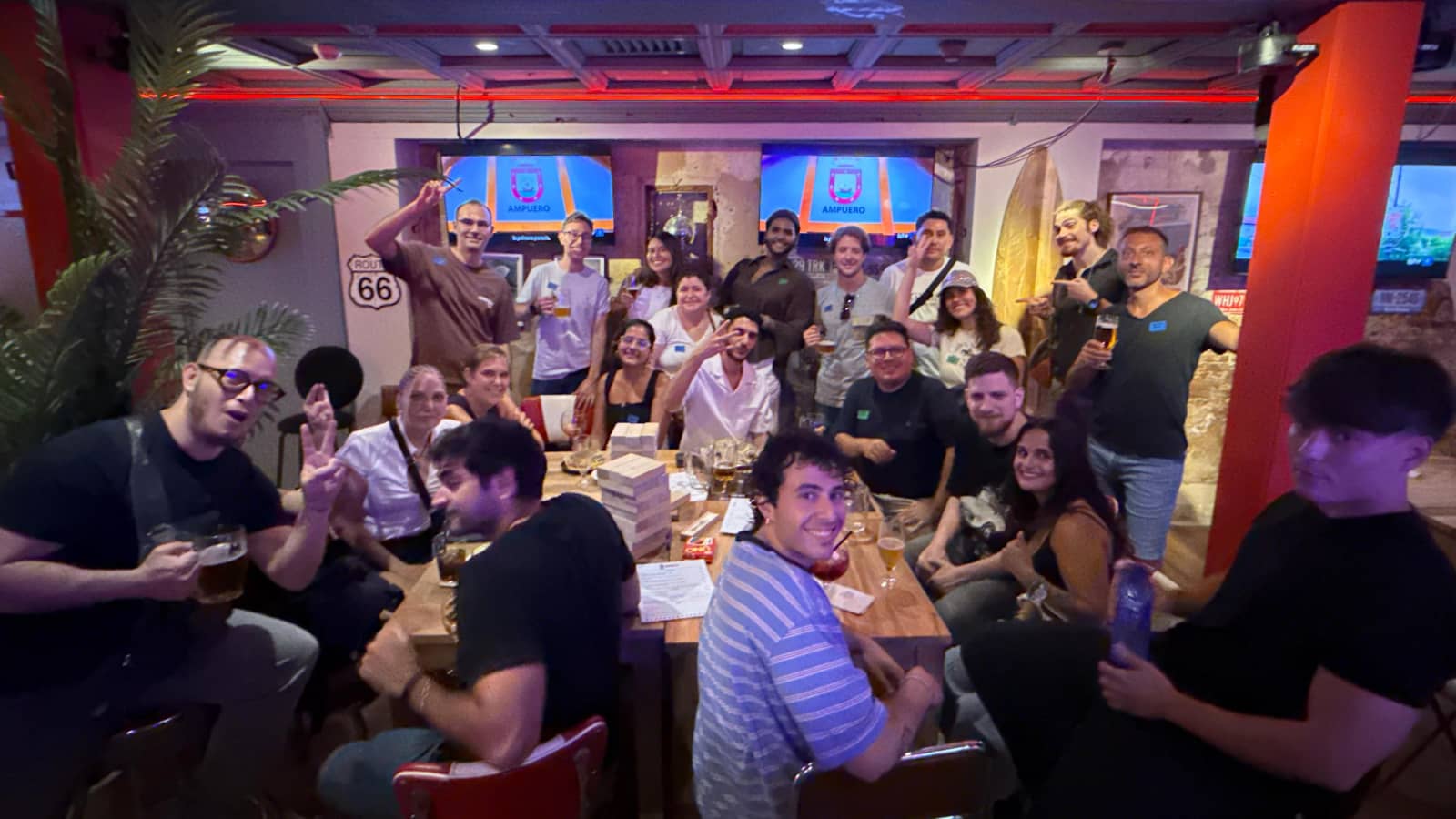 BARCELONA SOCIAL & TRAVELERS NIGHT | Burgers, New Friends & DJ Party ππ