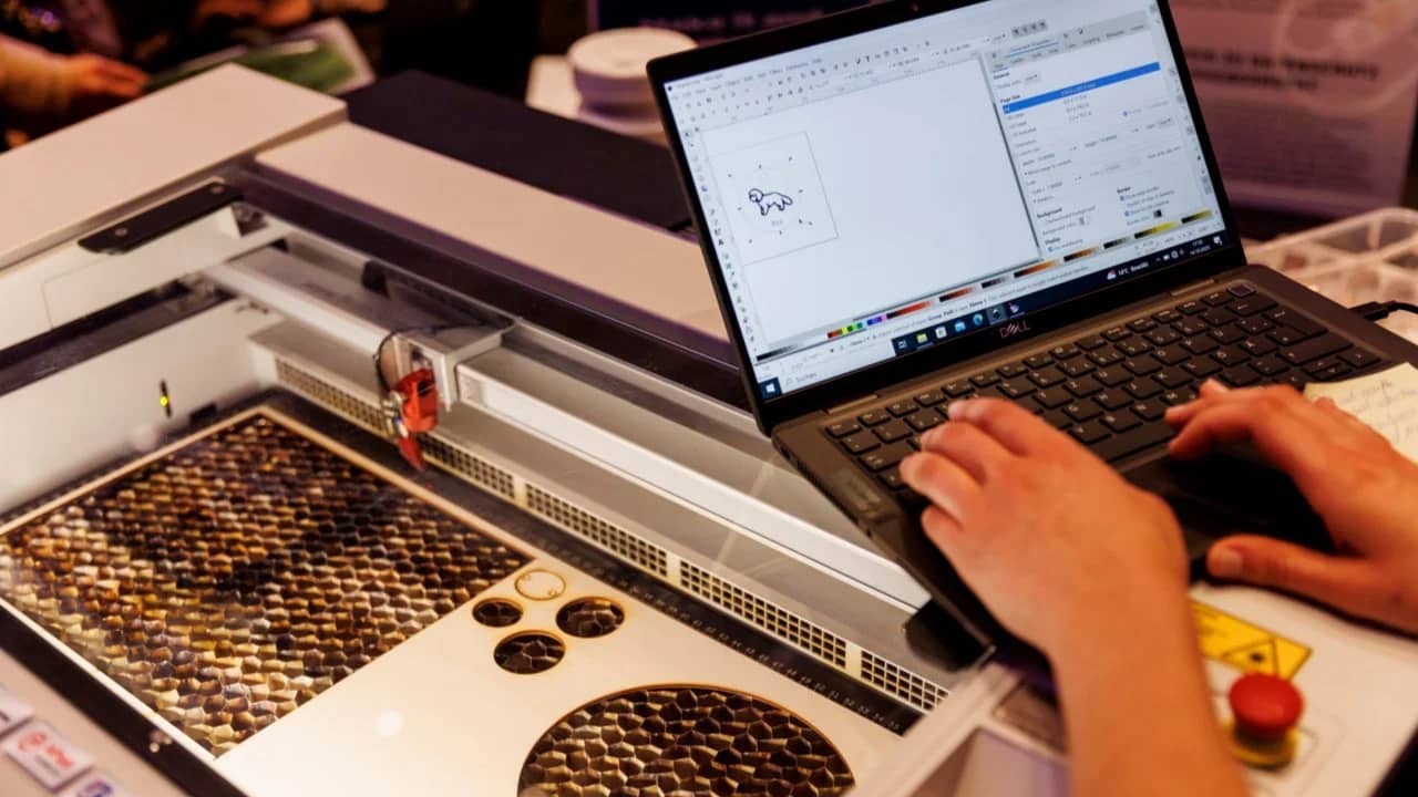 Make it and take it! Experiment and Design with Lasercutter, 3D Printer & Co