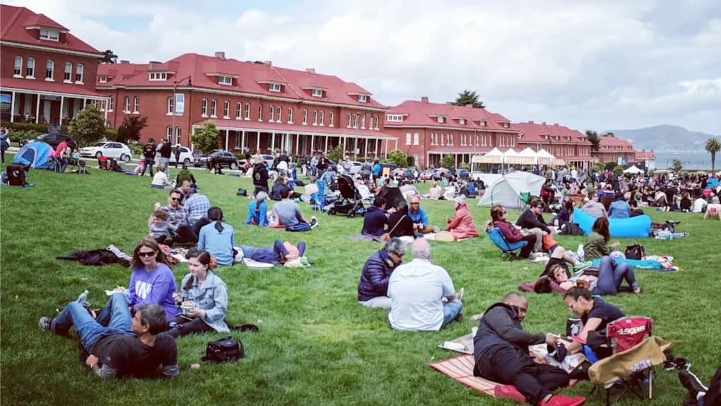 🌳 20s & 30s Picnic in the Parade Lawn