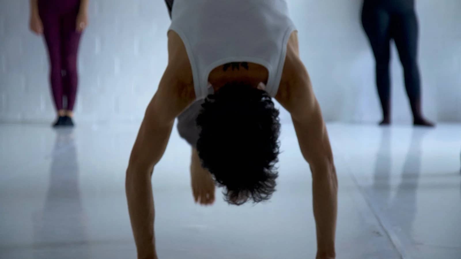 Soft acrobatics through Capoeira Angola