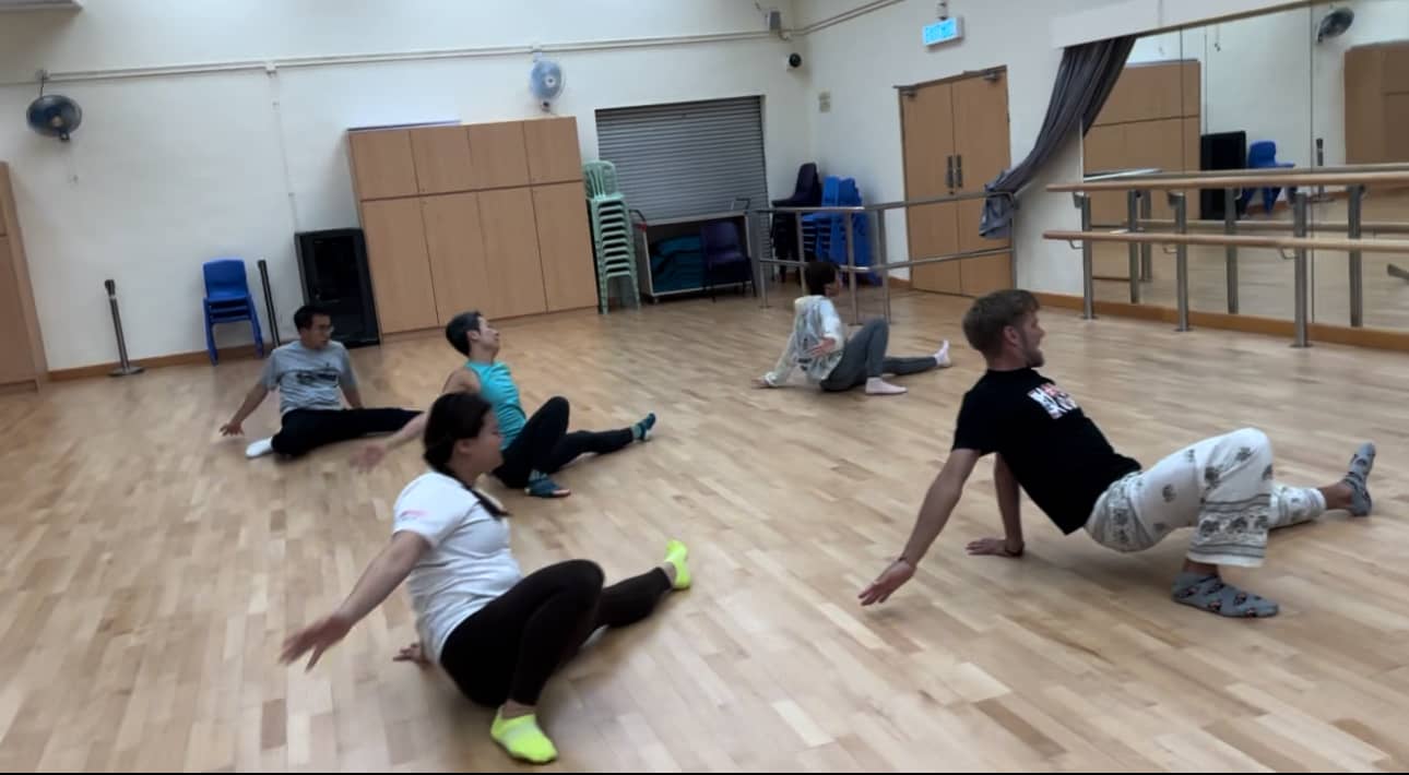 Roll & Flow (Soft Acrobatics) with Lawrence