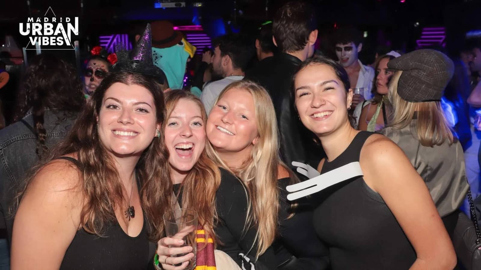 FREE Saturday Language Exchange Meetup - Drink, play & Speak 🍾
