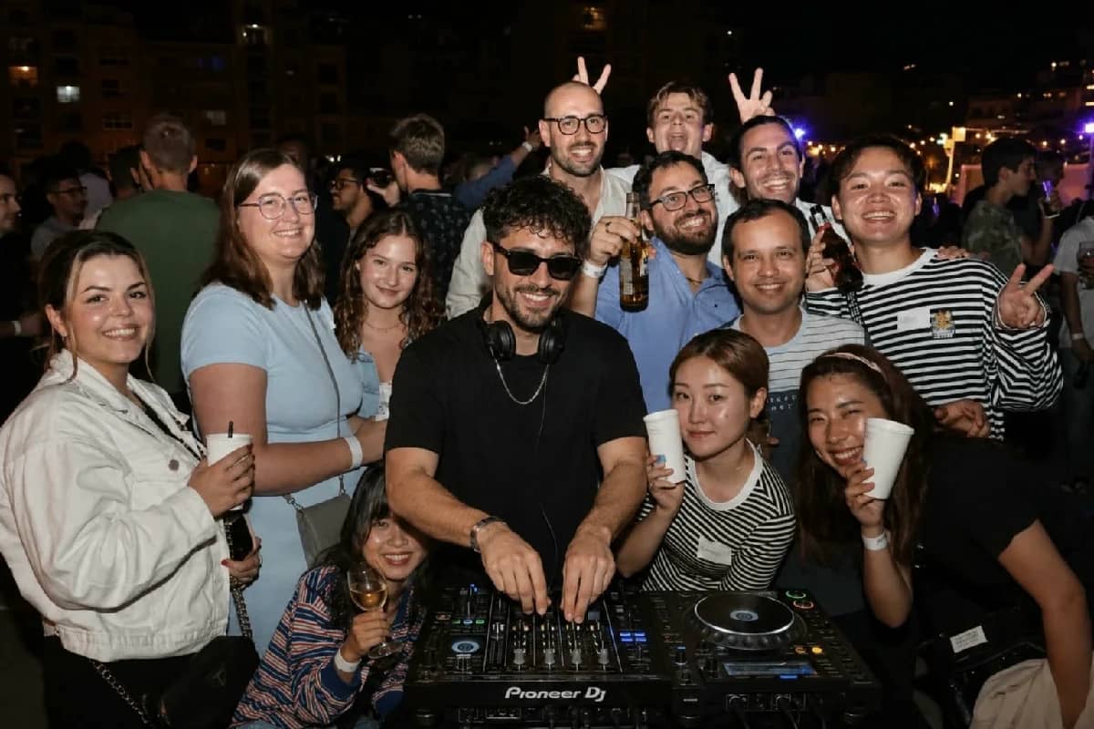 THE BIGGEST DJ SESSION PARTY 🎧 & HAPPY HOUR + TWENTIES DISCO (FREE)