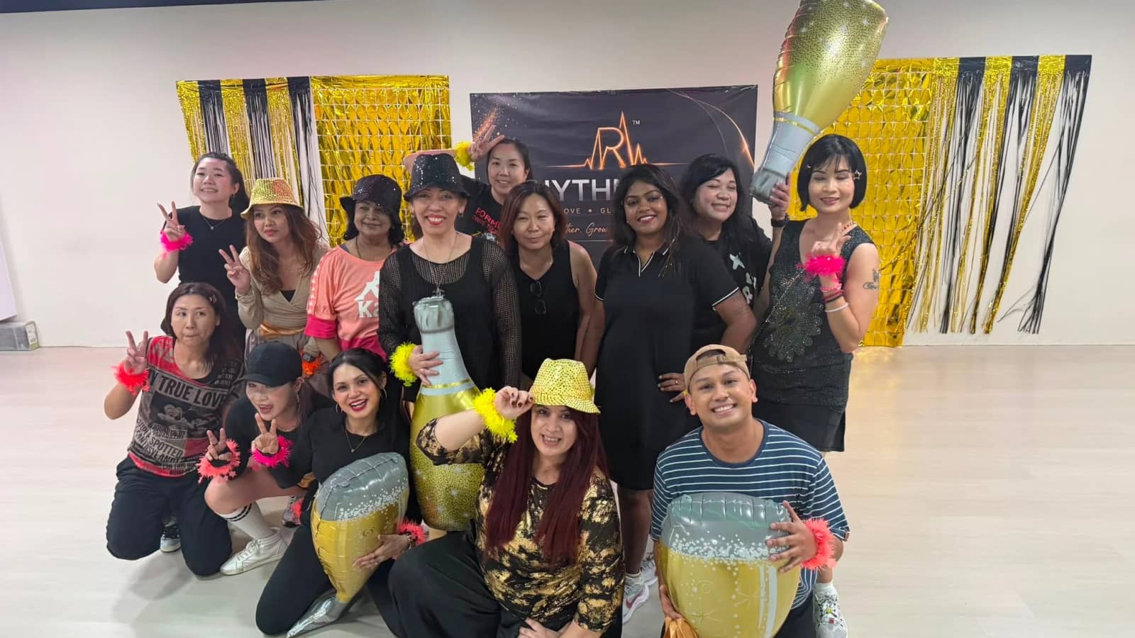 CITY GROOVE™ | Beginner-Friendly Dance & Groove Experience.