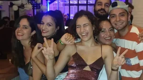 LANGUAGE EXCHANGE & KARAOKE + HAPPY HOUR & COLORS DISCO (FREE)