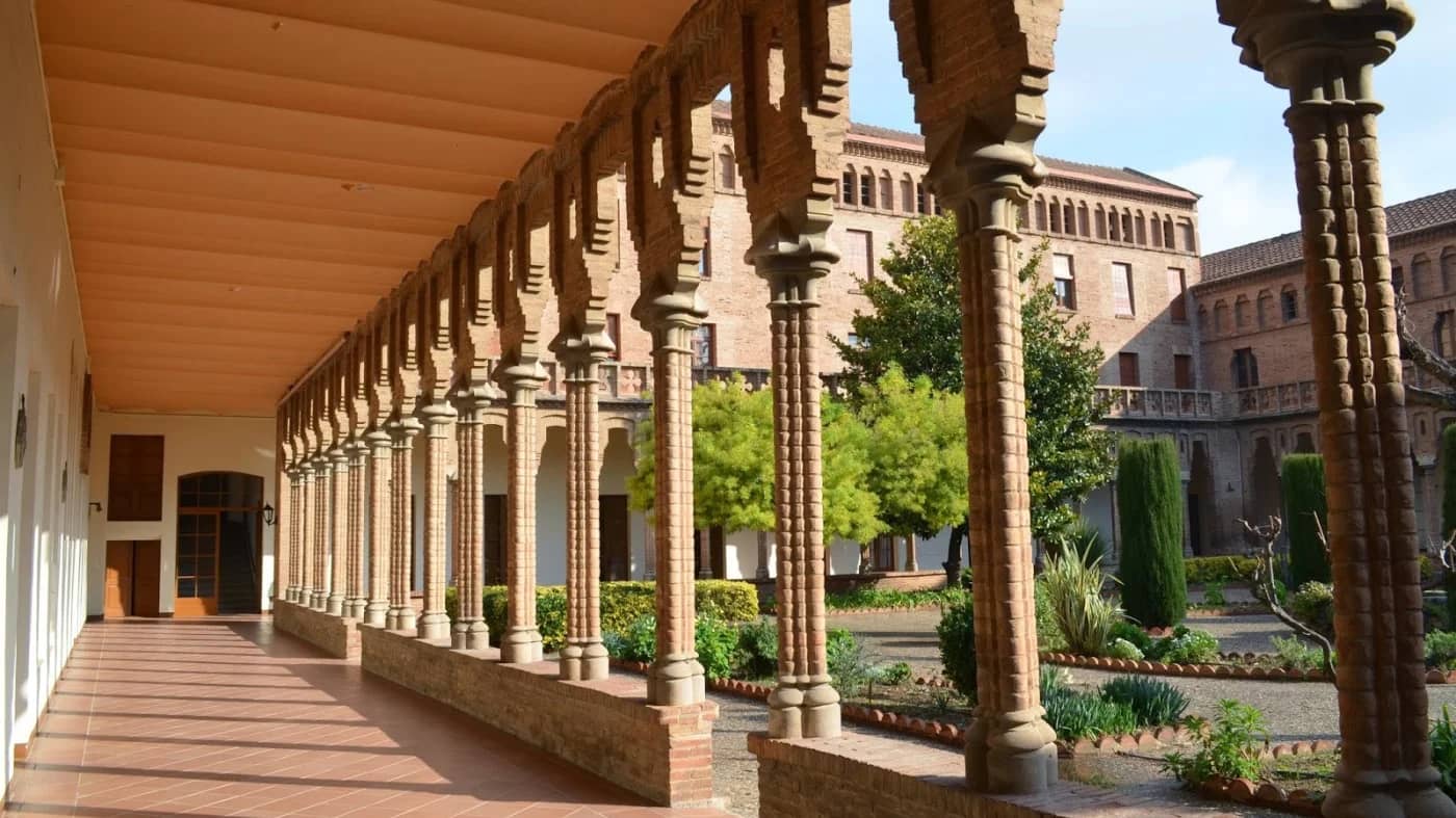 Entramos en el Monestir de Valldonzella: el único convento modernista de Bcn