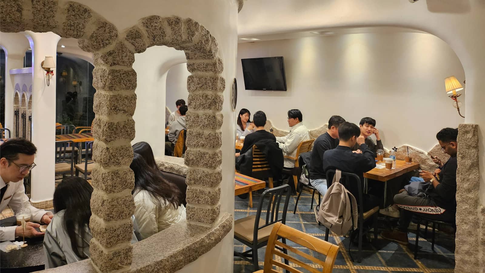 International Drinking Party: Locals & Foreigners Welcome Language Exchange Meet
