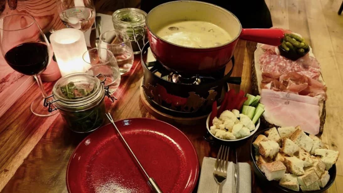 Cozy Alpine Dinner at Bistrot des Alpes! 🧀🍷🏔️