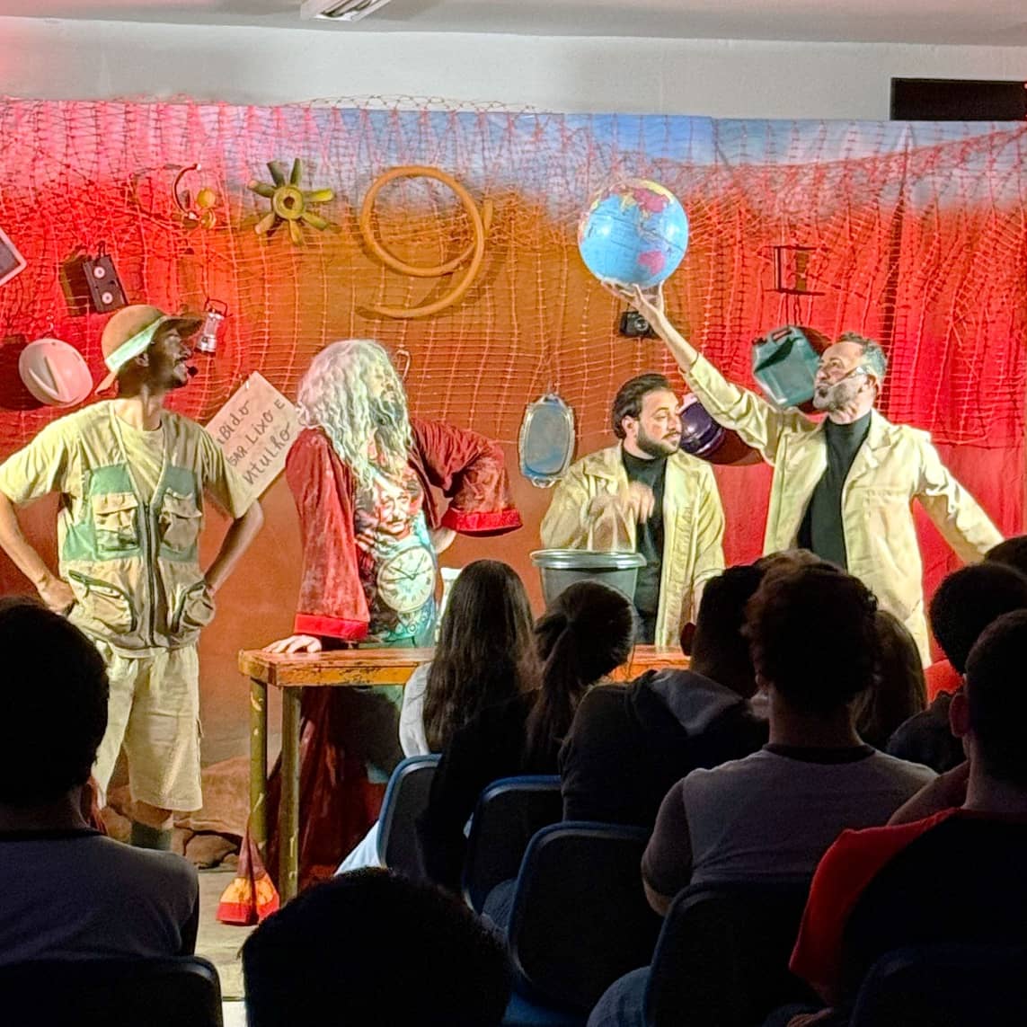 Apresentação Teatral Água à Vista