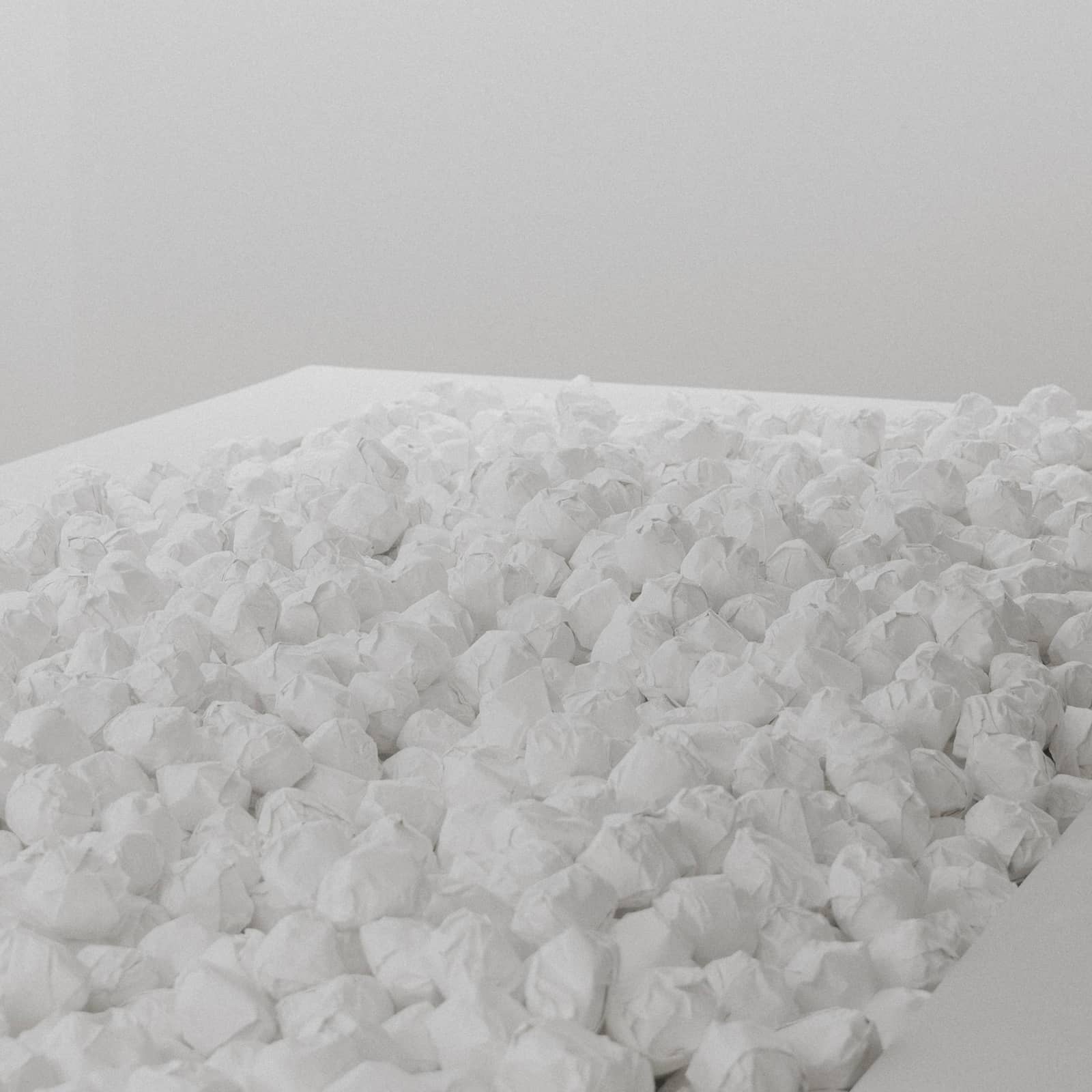 Papelaria leva Piscina de Bolinhas de Papel ao Instituto Tomie Ohtake