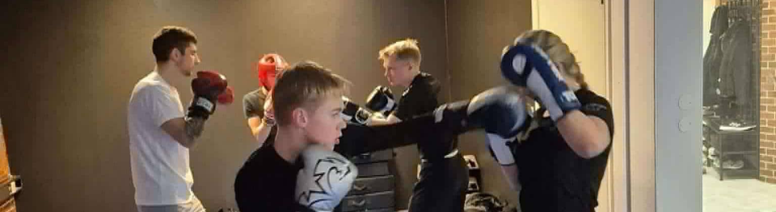 Kickboksing viderekomne, voksen (13+) / kicbboxing advanced level 13+