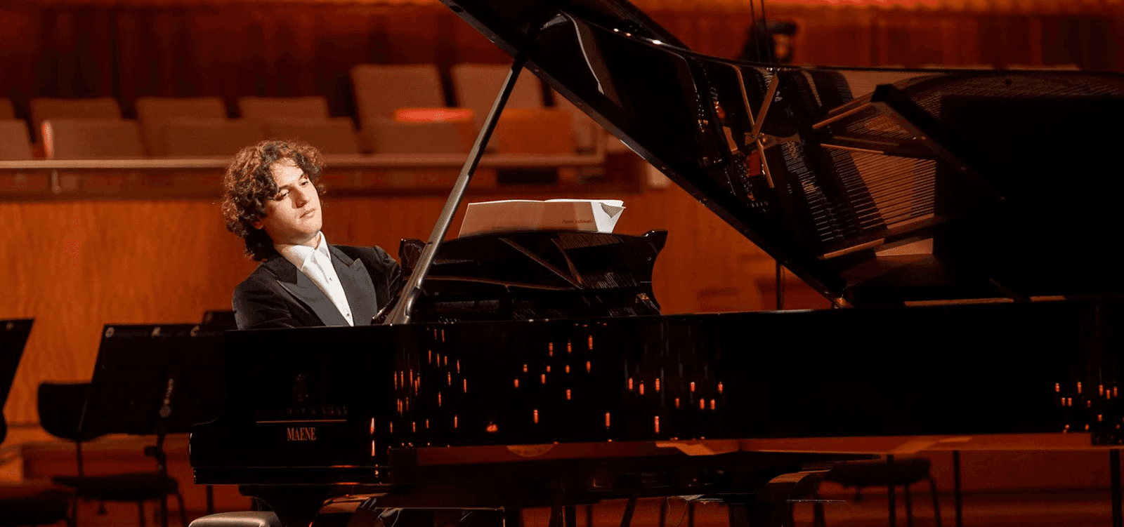 Aidan Mikdad speelt Chopins Sonate nr. 3 en Beethovens Waldstein