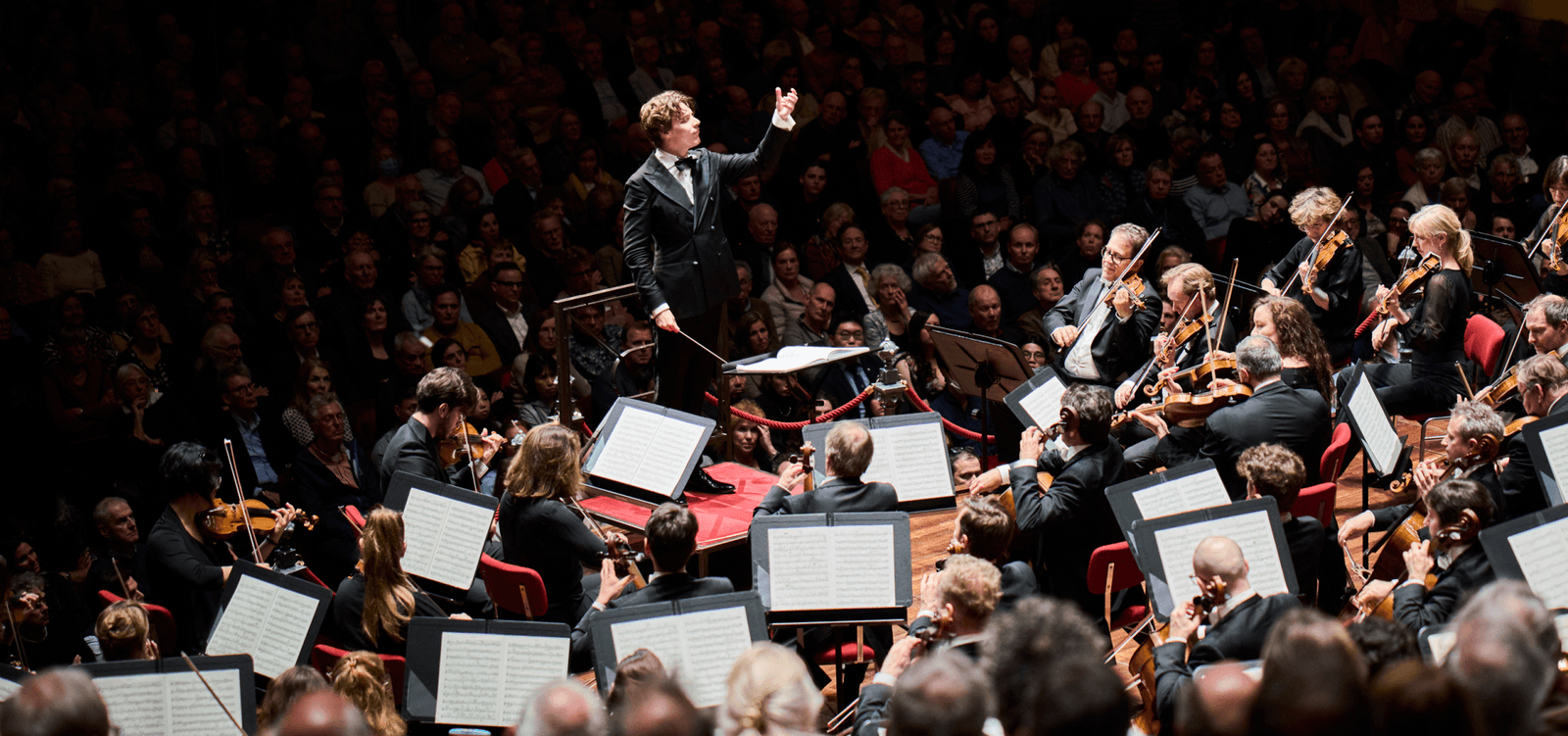 Klaus Mäkela directs Mahler 7 with the Concertgebouw Orchestra