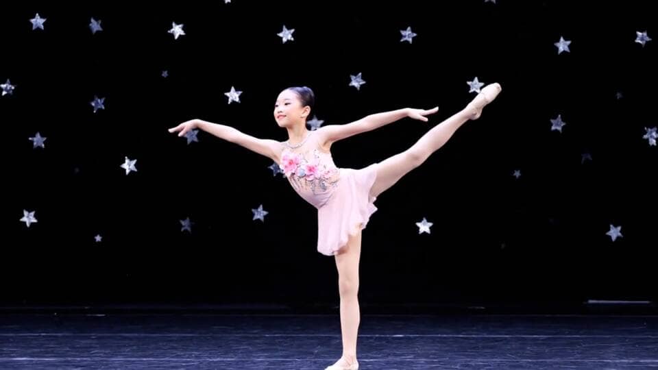 StarQuest: a Performance-Lecture by Maya Man