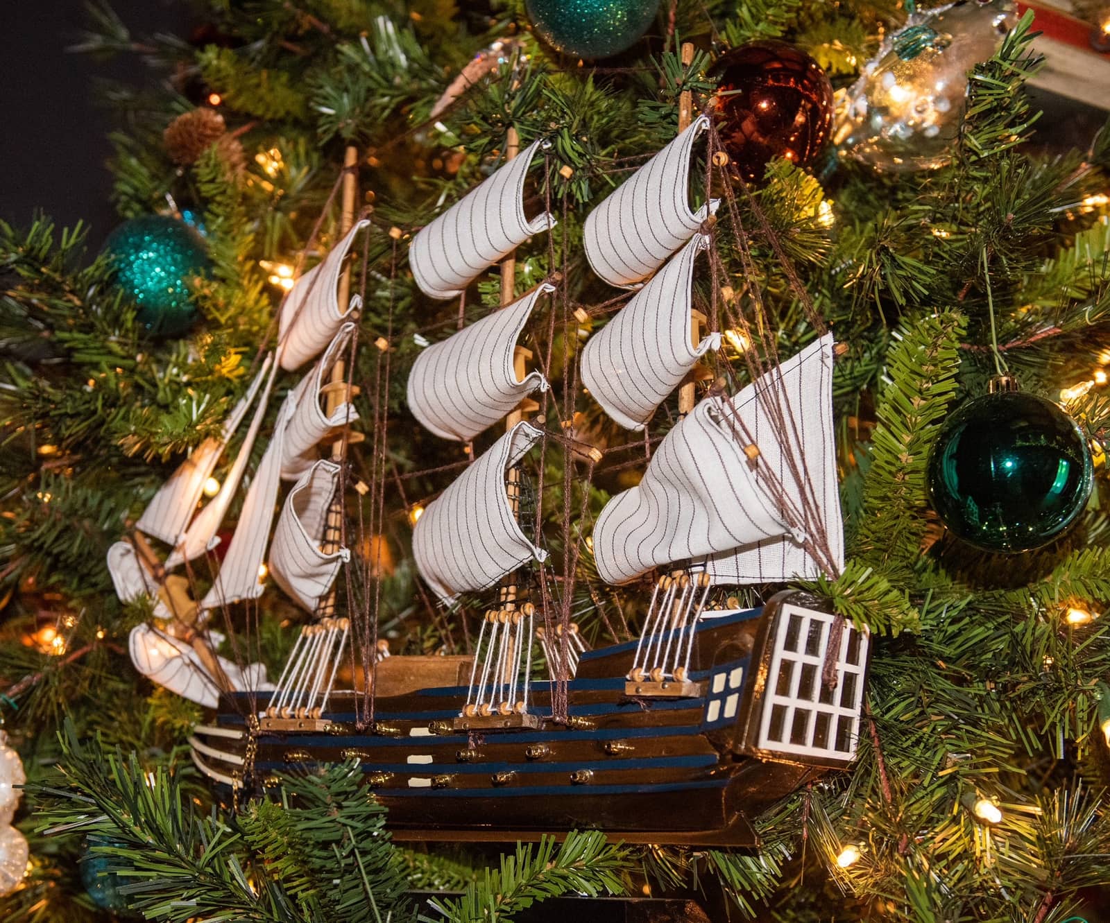 Historic Holidays Decor: Tides & Tidings