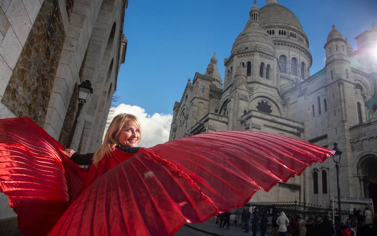 Montmartre Enchanté Insolite: The Singing and Commented Tour