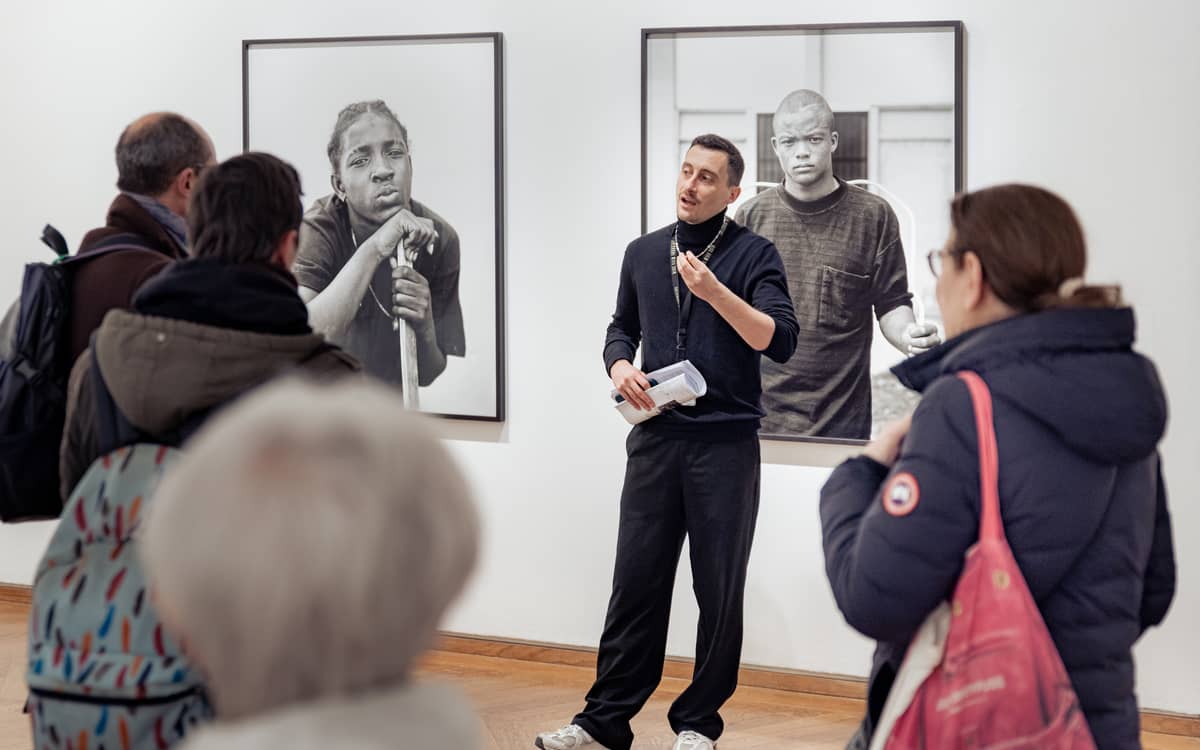 Visite guidée des expositions « La photographie en toutes lettres » et « Camille Vivier »