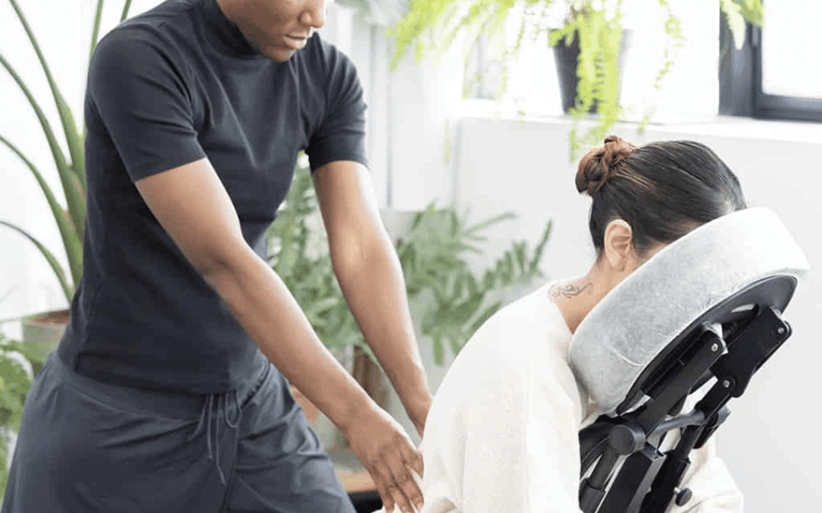 Massage assis avec Ambre de vie